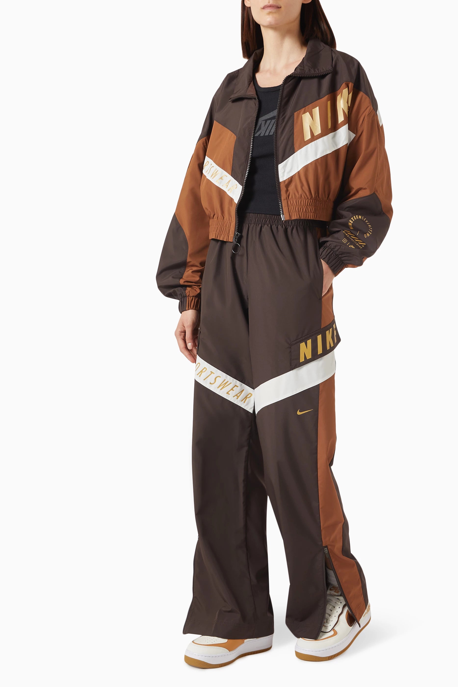Nike Women&#39;s Zip-up Jacket in Woven Fabric Velvet Brown